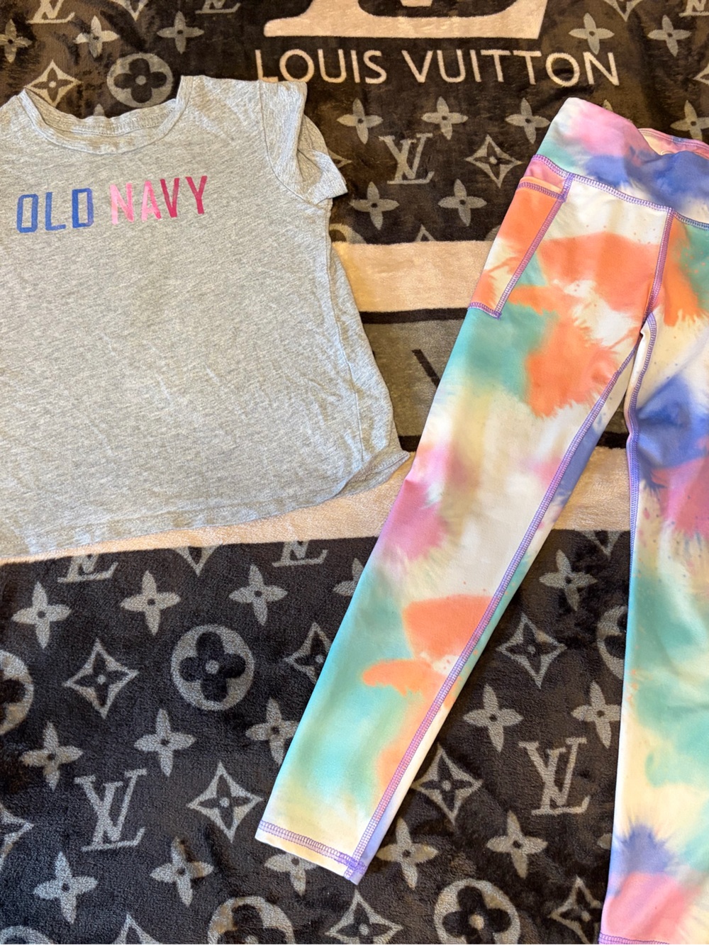 Old Navy Gray Tee with Multicolor Tie-Dye Leggings